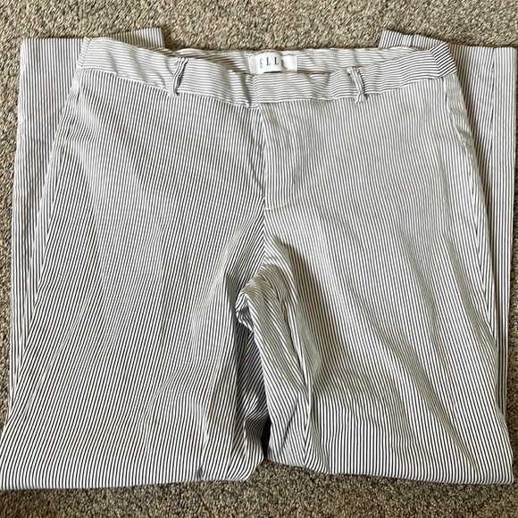 ⭐️ 3 for $20 Elle dress pant chino style striped size 6 - Picture 2 of 4